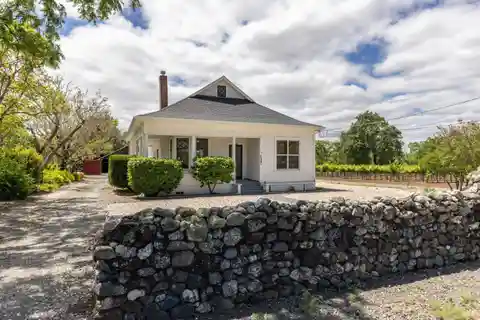 Storied Vintage Compound
