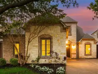 An Exceptional Lifestyle in Sought-after Briarwood