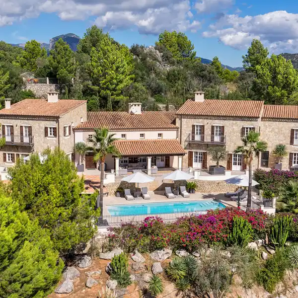 SPECTACULAR LUXURY FINCA WITH LARGE POOL