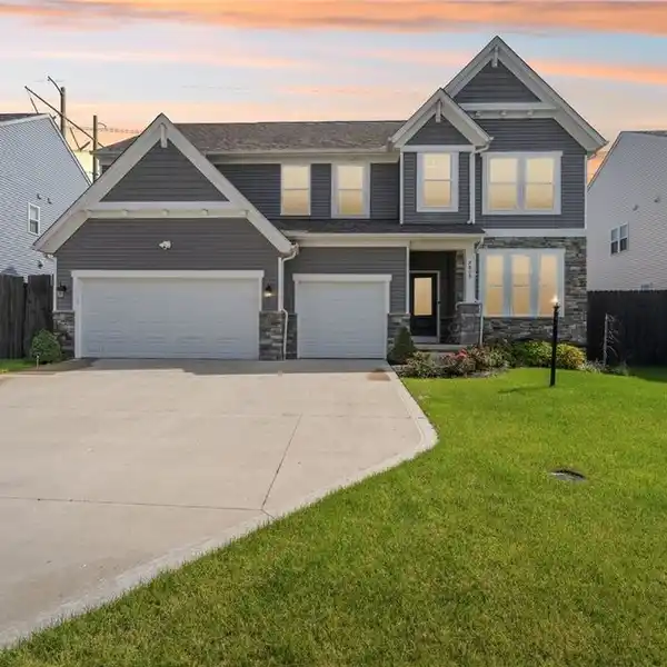 SHOW-STOPPING COLUMBIA STATION ESTATE