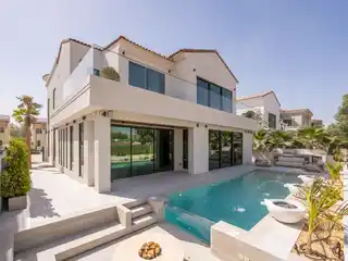 Immaculate Fully Upgraded Villa