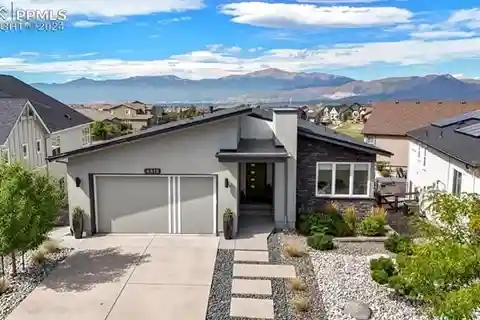 Stunning Mid-century Modern Walk-out Rancher