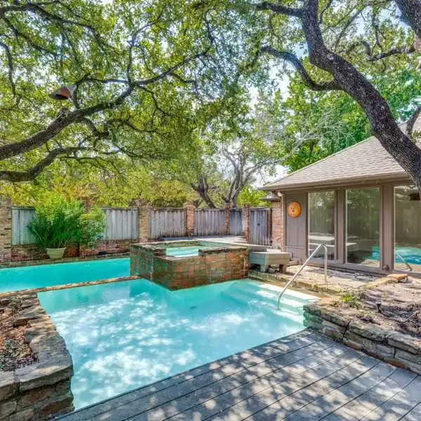 SOPHISTICATED DESIGN MEETS EVERYDAY FUNCTIONALITY