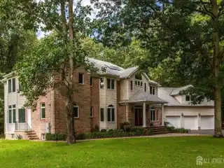 Immaculate Center Hall Colonial on a Cul-de-sac