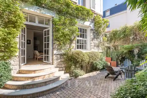 Immaculate Property on a Private Street