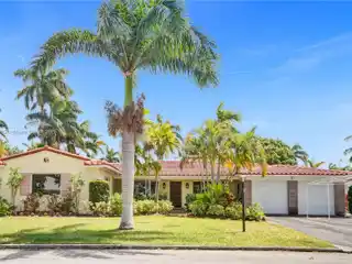 Tropical Oasis in Hollywood Lakes