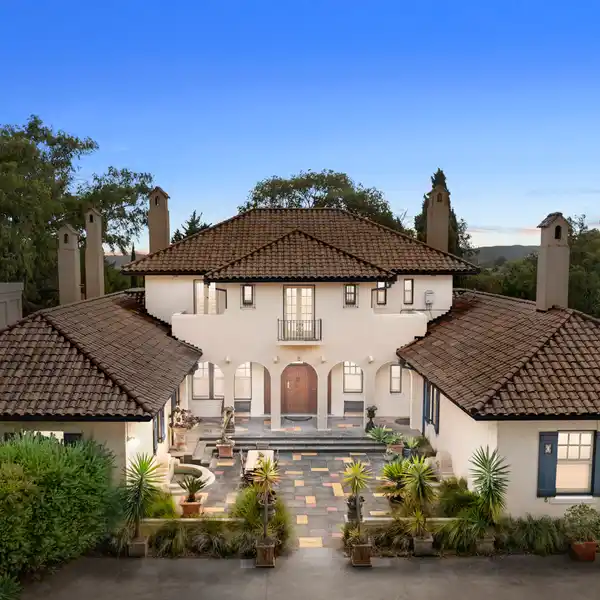 METICULOUSLY RESTORED HERITAGE-LISTED PROPERTY