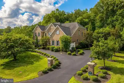 Stunning Custom Estate Home in Vienna