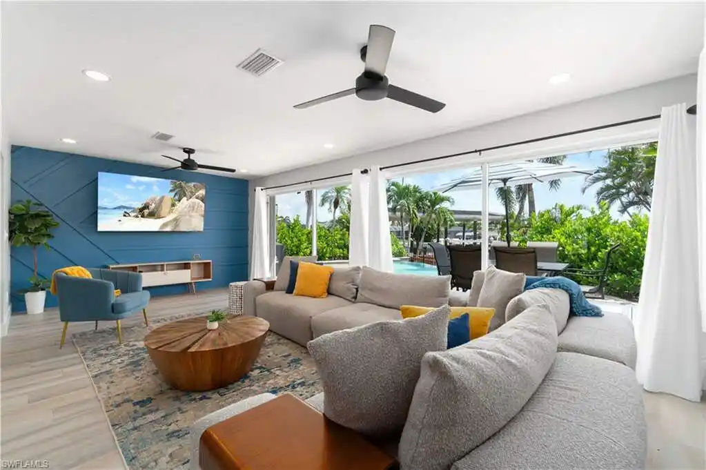 Beautifully Renovated Gulf-access Home in Estero Island