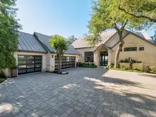 Panoramic View Residence Perched Atop Shepherd Mountain