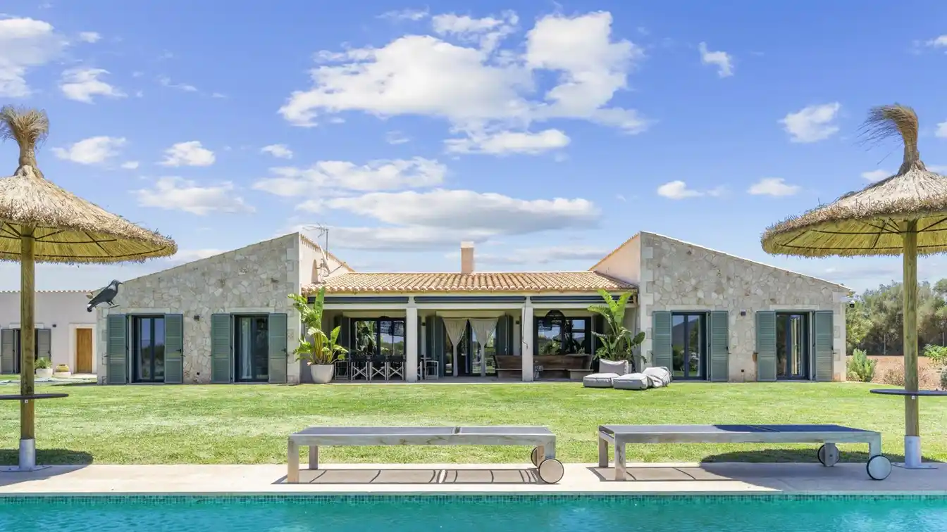 Modern Luxury Villa with Heated Pool in Biniali