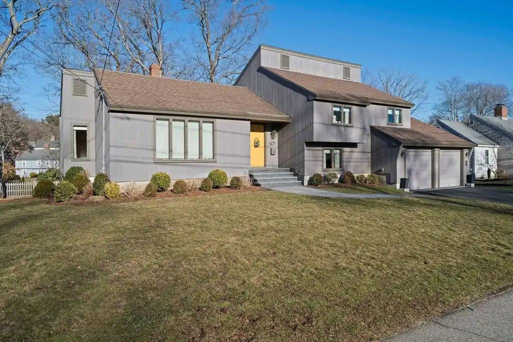 Spectacular Custom-built Builder's Own Home