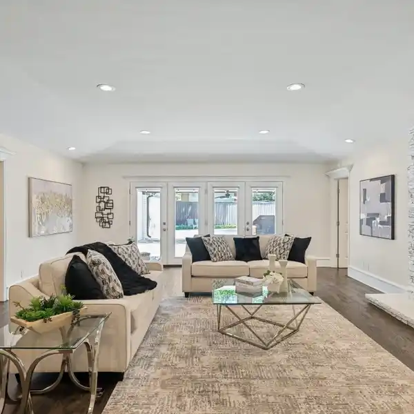STUNNING ONE-STORY HOME BEAUTIFULLY UPDATED
