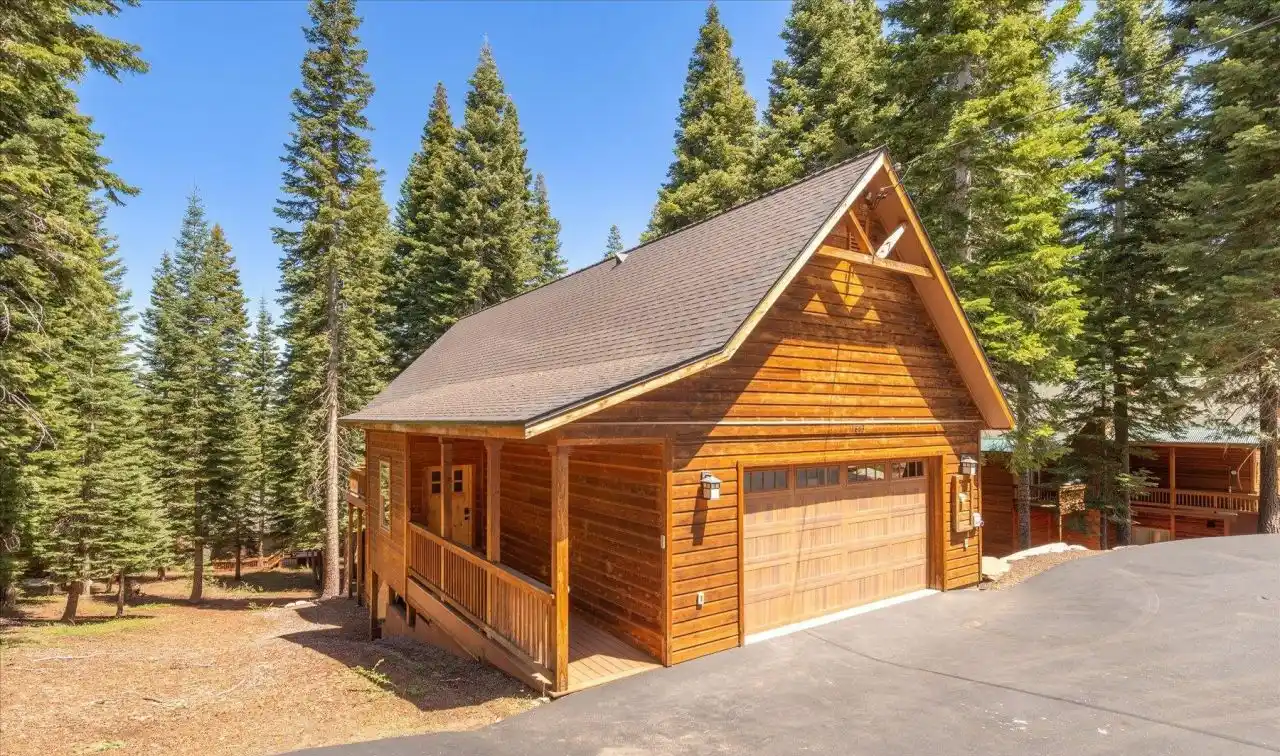 Luxury Mountain Retreat with Forest Views