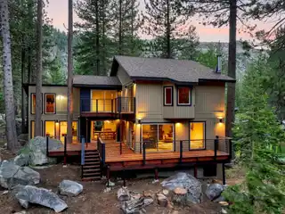 Riverside Retreat Nestled in Nature's Embrace