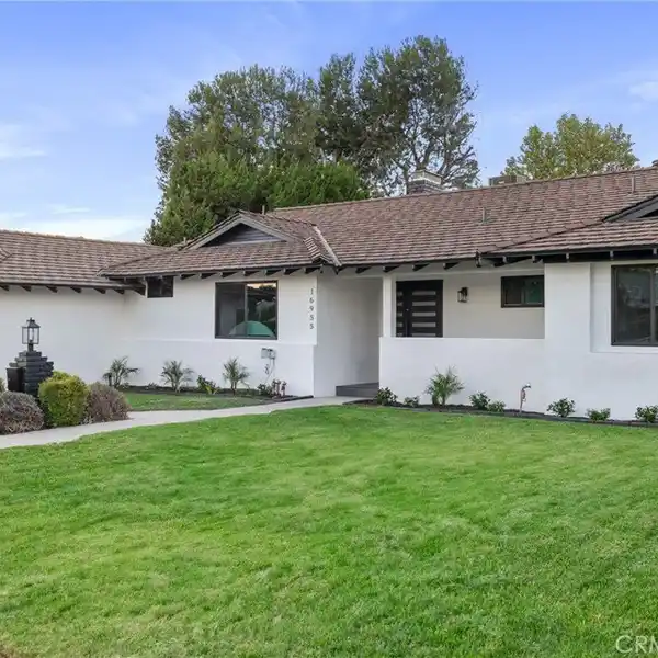MOVE-IN READY REMODELED POOL HOUSE
