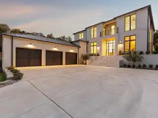 Exquisite Heritage Home in the Knolls in Westlake