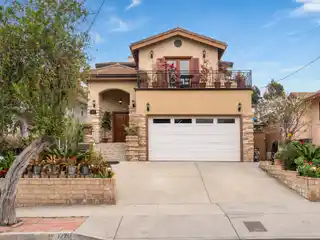 Light and Bright Home in a Quiet Neighborhood