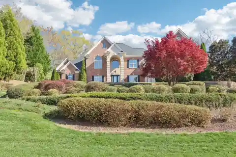 Beautifully Detailed Golf Course Home
