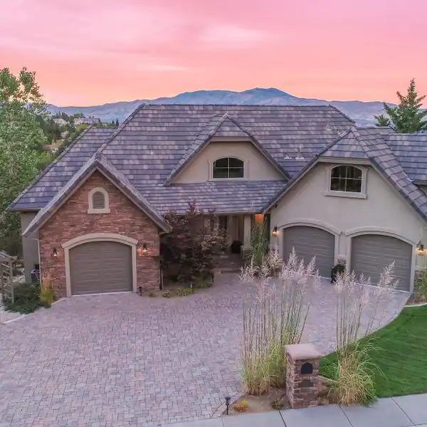 TIMELESS ARCHITECTURE AND MODERN CONVENIENCE