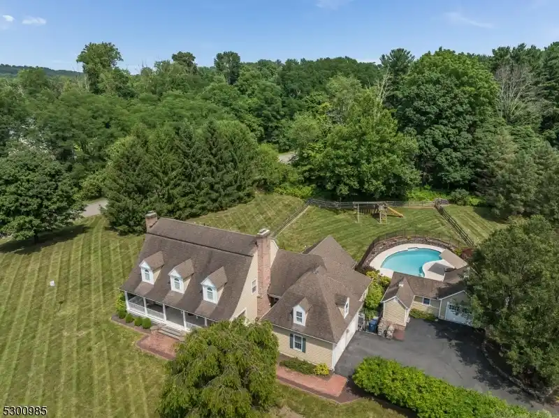 Eye-catching Southern Colonial