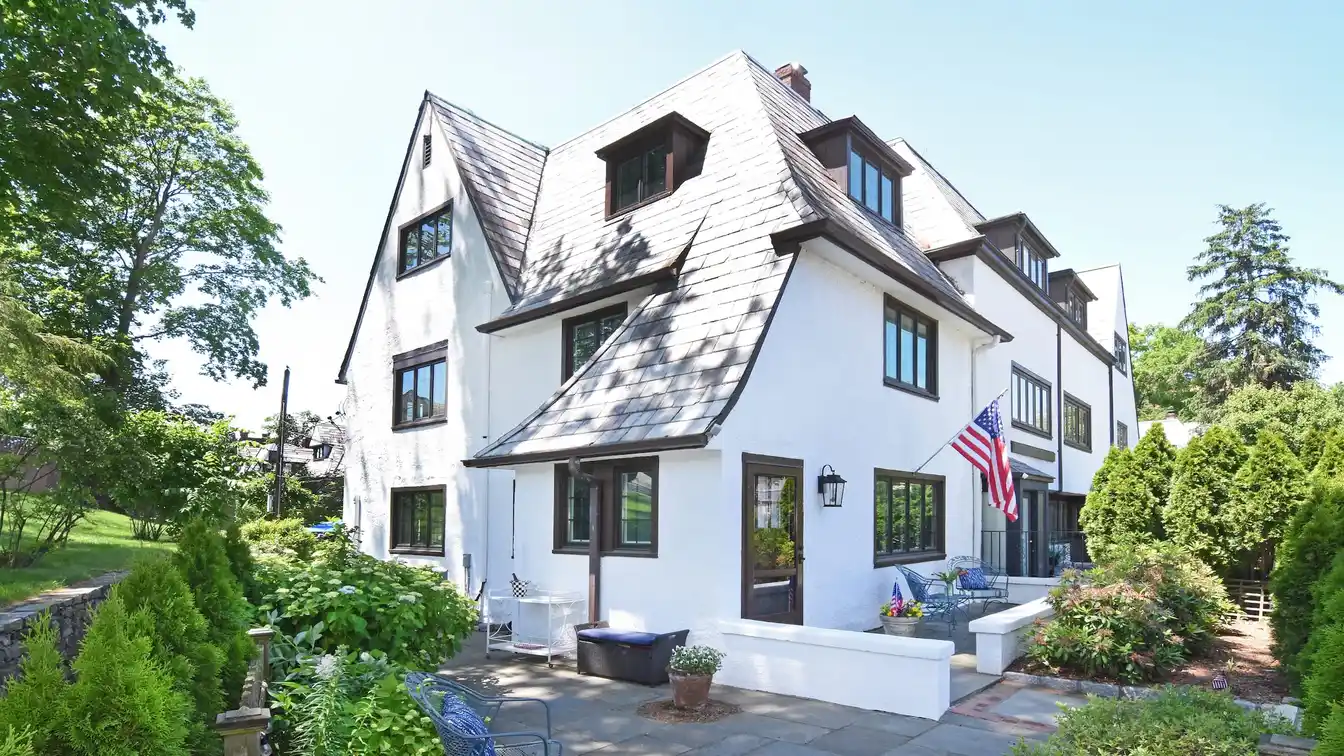 Stylish Corner Townhouse