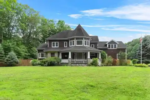 Majestic Home in a Private Retreat Setting