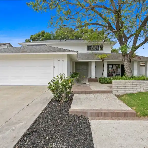 TIMELESS DESIGN WITH MODERN LIVING