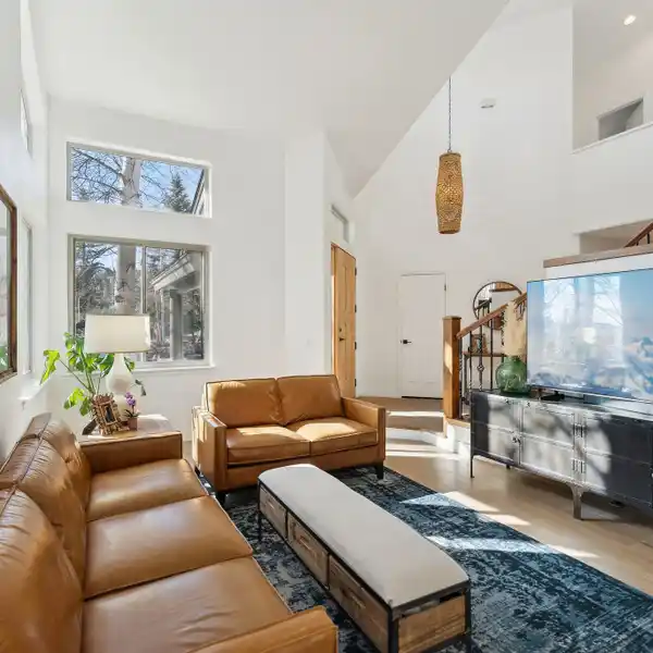 TASTEFULLY RENOVATED MOUNTAIN HOME