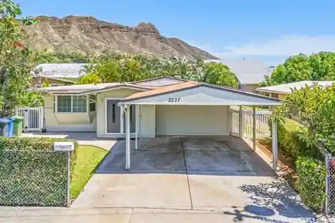 Rare One-level Gem in Kapahulu