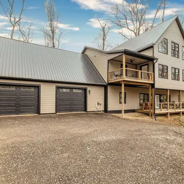 BEAUTIFUL CUSTOM BUILT HOME IN HIDE-A-WAY HILLS