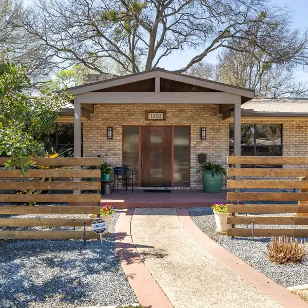 BEAUTIFULLY RENOVATED HOME IN BRYKER WOODS