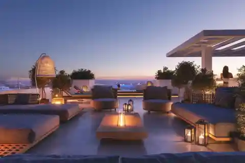 Contemporary Four Bedroom Home with Amazing Panorama