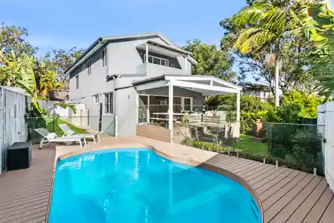 Beautiful Residence on a Tranquil Cul-De-Sac