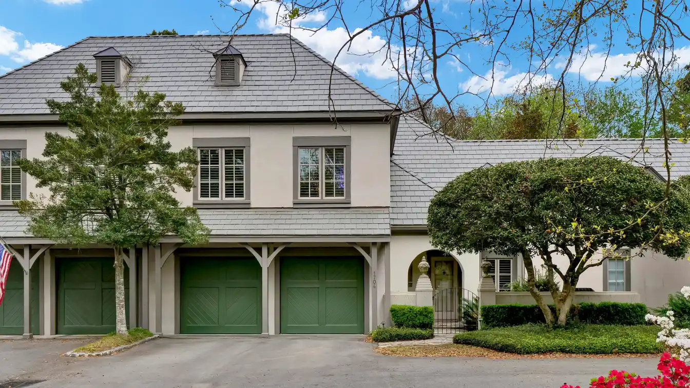 Beautifully Updated Pembroke Unit