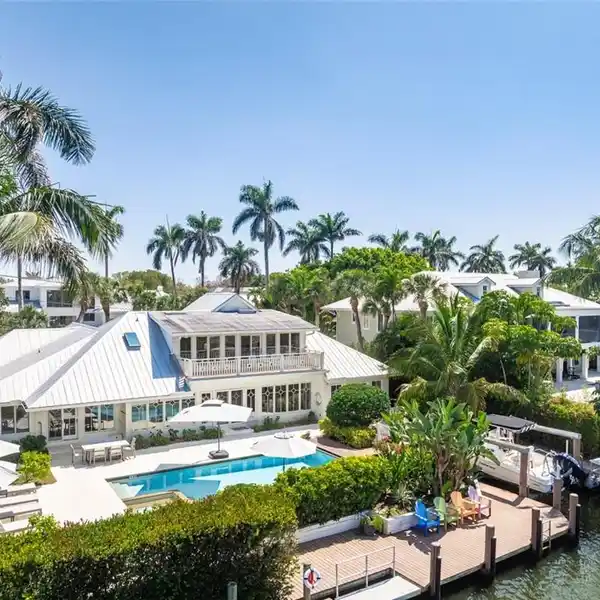 MASTERFULLY RE-CRAFTED COTTAGE IN AQUALANE SHORES