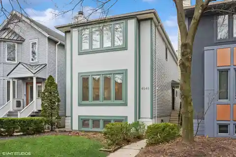 Charming Home in Ravenswood