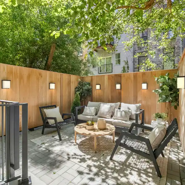 EXTRAORDINARY HOME WITH PRIVATE GARDEN