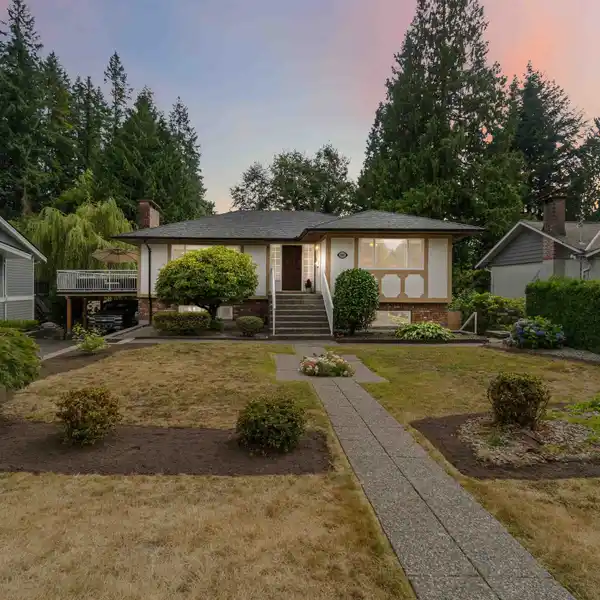 RARE GEM IN A FAMILY-FRIENDLY NEIGHBOURHOOD