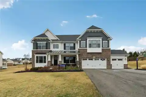 New Construction in the Prestigious Blackthorne Estates