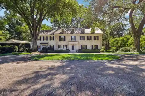 Gracious Colonial on 11 Breathtaking Acres