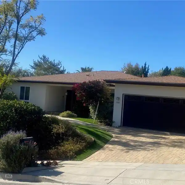 LIGHT AND BRIGHT SINGLE-STORY HOME IN SOUGHT-AFTER MULWOOD