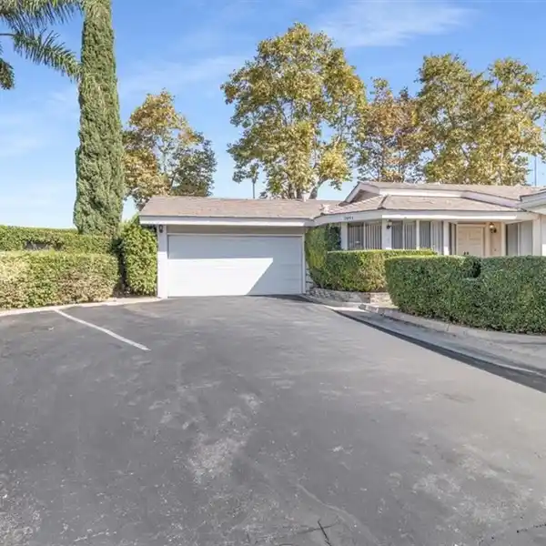 SINGLE-STORY SERENITY WITH TIMELESS CALIFORNIA CHARM