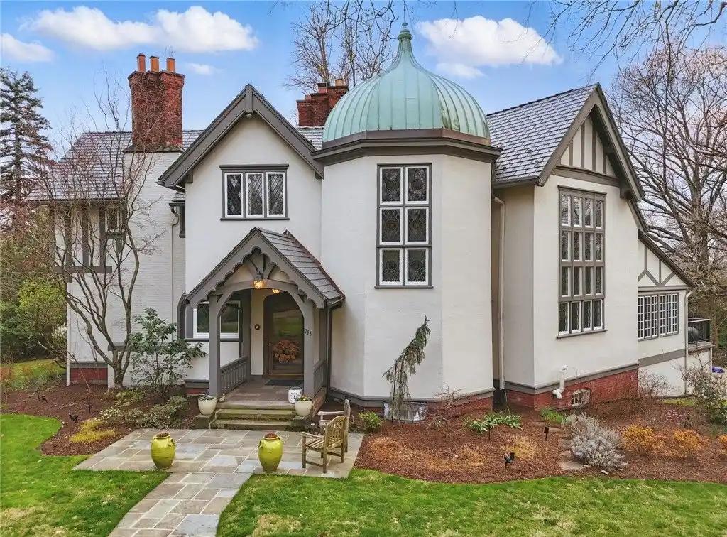 Amazing 10-acre Estate