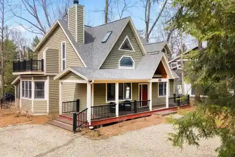 Gorgeous Retreat in Gowdy Shores