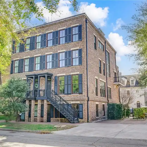 MODERN LIVING IN THE HEART OF THE HISTORIC LANDMARK DISTRICT