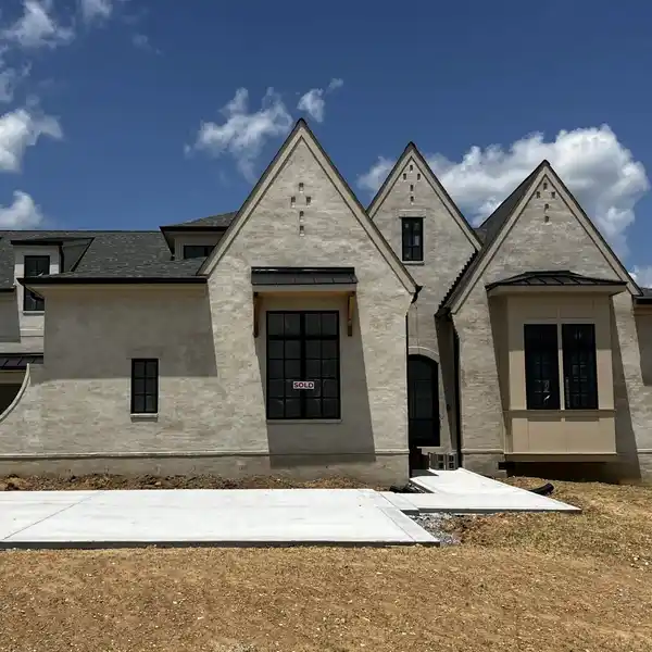 EXTRAORDINARY ESTATE WITH POOL IN PRIMM FARM
