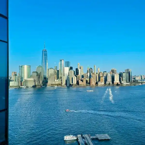 STUNNING CORNER UNIT WITH FLOOR-TO-CEILING WINDOWS & LIGHT