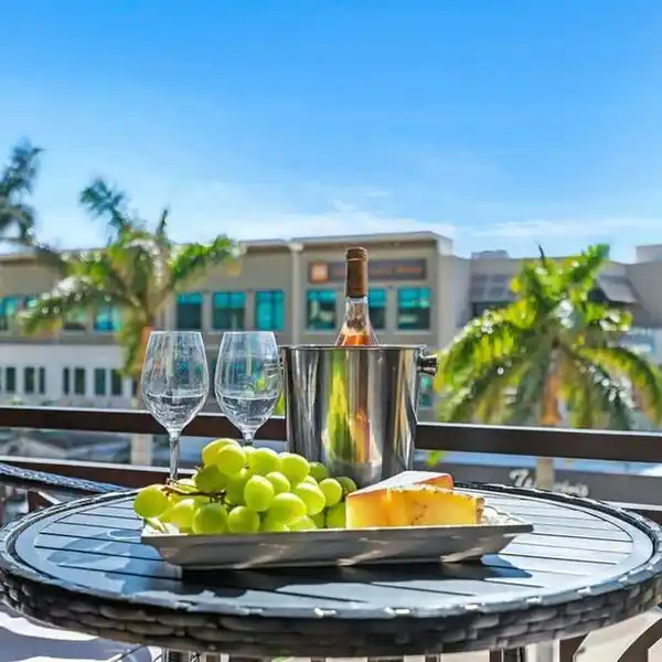 MAGNIFICENT TURNKEY CONDO AT MERCATO