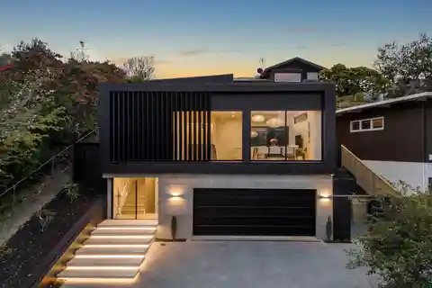Cutting Edge Luxe in the Bays